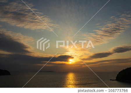 The setting sun over the Seto Inland Sea and Ibuki Island The setting sun over the Seto Inland Sea and Ibuki Island 108773766