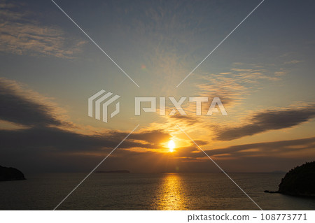 瀨戶內海和伊吹島的夕陽 瀨戶內海和伊吹島的夕陽 108773771