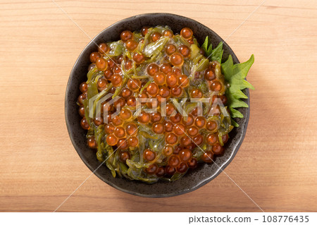 Pickled mekabu salmon roe 108776435