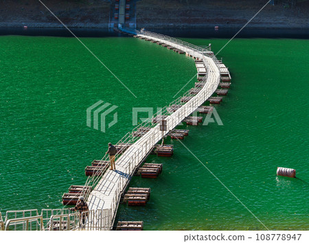 Okutama Lake Drum Can Bridge (Mugiyama Floating Bridge) 108778947