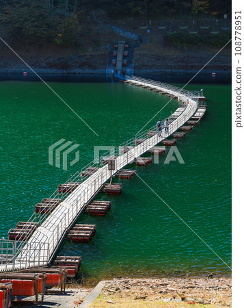 Okutama Lake Drum Can Bridge (Mugiyama Floating Bridge) Okutama Lake Drum Can Bridge (Mugiyama Floating Bridge) 108778951