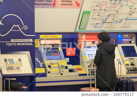 外國遊客購買單軌列車車票、入境 108779117