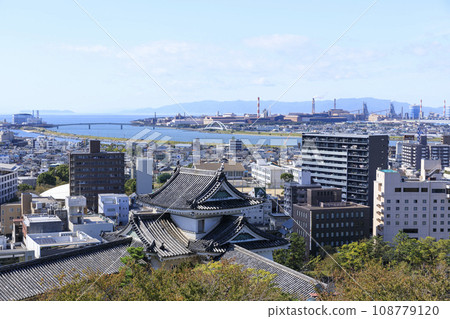 從和歌山縣和歌山市和歌山城眺望紀之川河口 108779120