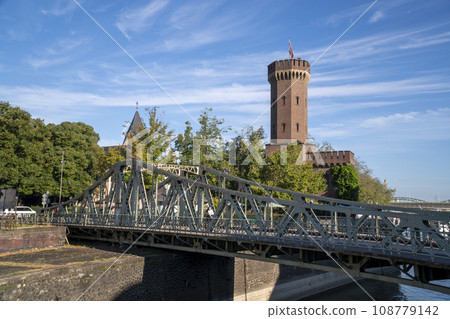Cologne drawbridge over the Reinuhafen 108779142