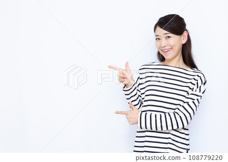 一位40多歲的女士做介紹 108779220