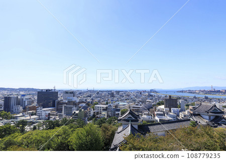 和歌山縣和歌山市，從和歌山城眺望和歌山港 108779235