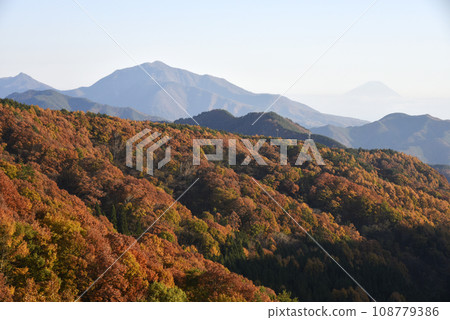 山上轉紅葉 山上轉紅葉 108779386