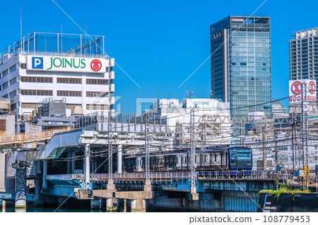 Yokohama cityscape in Japan View of Sotetsu Line Yokohama Station and trains entering the platform Yokohama cityscape in Japan View of Sotetsu Line Yokohama Station and trains entering the platform 108779453