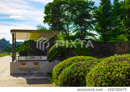 Exit D2 of Nijubashi Station on the Tokyo Metro Chiyoda Line in Otemachi, Marunouchi and the refreshing greenery of the Imperial Palace Gaien (Chiyoda Ward, Tokyo) Exit D2 of Nijubashi Station on the Tokyo Metro Chiyoda Line in Otemachi, Marunouchi and the refreshing greenery of the Imperial Palace Gaien (Chiyoda Ward, Tokyo) 108780075
