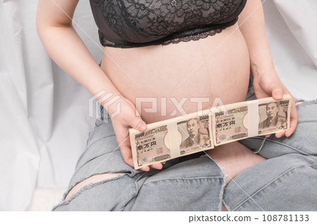 [Maternity image wad] 108781133