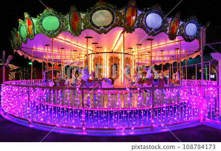 羊茅與歌山濱海城燈飾 羊茅與歌山濱海城燈飾 108784173