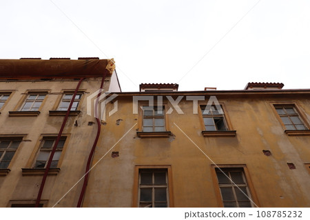 骯髒的建築正在建設中 108785232
