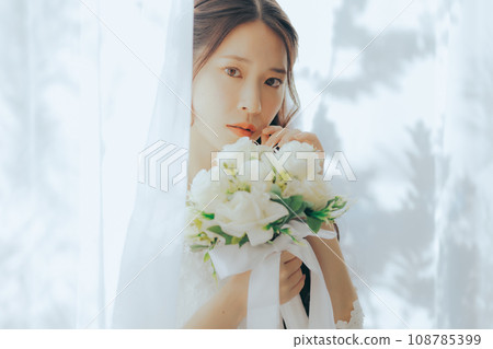 Young woman with bouquet 108785399