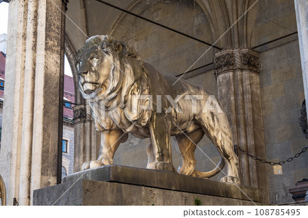 The statues of lions in front of the Field Marshall's Hall in Munich, Germany 108785495
