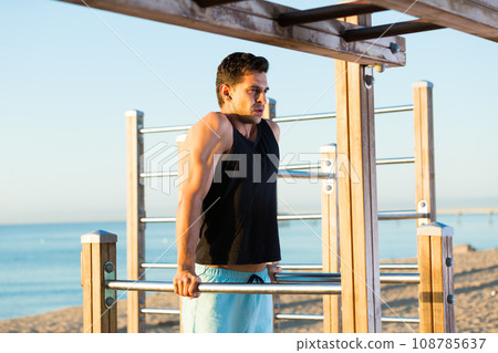 Man doing parallel bar dips 108785637