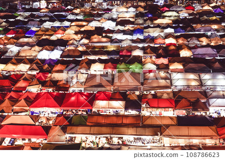 Talat Lot Failachadah（泰國）的夜景 108786623