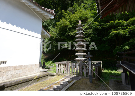 京都府大國郡大山崎町豐積寺九層石塔 108786869