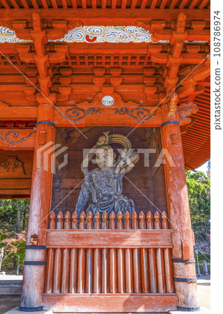 秋天的高野山，大門的仁王雕像（阿加塔） 108786974