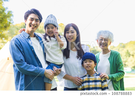 Close family enjoying leisure 108788883
