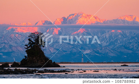 Tateyama mountain range (Tsurugi-dake) at dusk as seen from the Amaharashi coast Tateyama mountain range (Tsurugi-dake) at dusk as seen from the Amaharashi coast 108788982