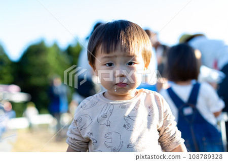 體驗收割水稻的孩子 體驗收割水稻的孩子 108789328