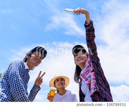 我用智慧型手機拍了一張紀念照。 108789352