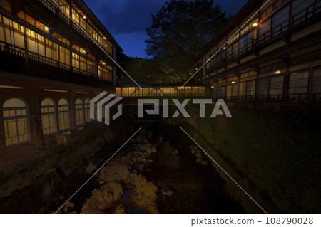 Sekizenkan illuminated in the evening 108790028