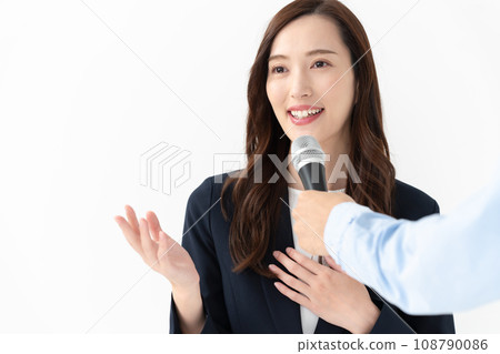 Interview female face to face 108790086