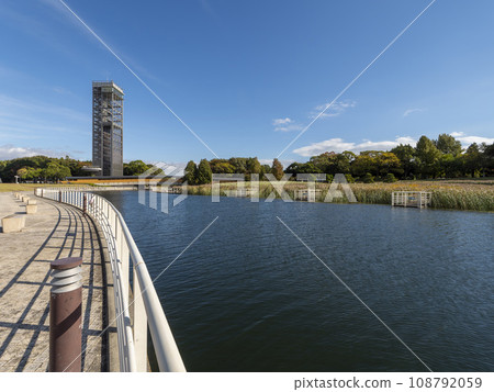 Scenery along the east-west waterway of Hamanako Garden Park 108792059
