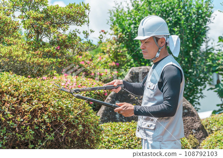 園丁、園林設計師、園丁、樹藝師、修剪花園樹木的人（園藝） 108792103