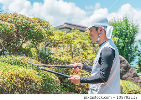 園丁、園林設計師、園丁、樹藝師、修剪花園樹木的人（園藝） 108792112