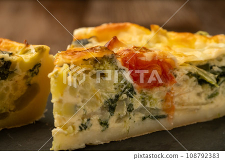 Quiche stone plate cross section 108792383