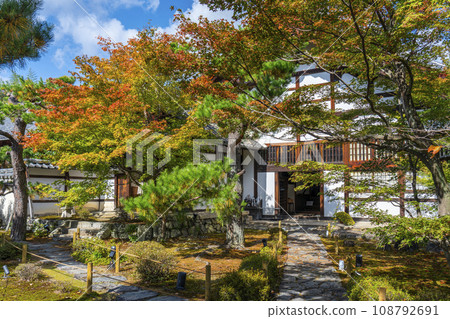 京都樂王院儀式台、九里和前花園秋葉季節 108792691