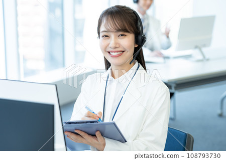 operator in white 108793730