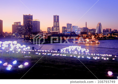 Osanbashi night view_Minatomirai_Marine Rouge 108793749