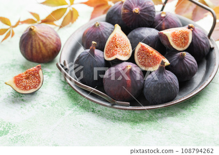 Fresh ripe figs Fresh ripe figs 108794262