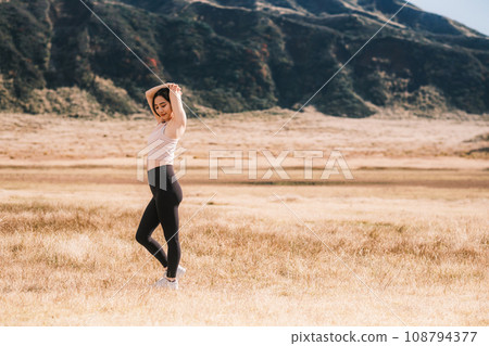 Women, Nature, Stretching, Pilates, Yoga 108794377