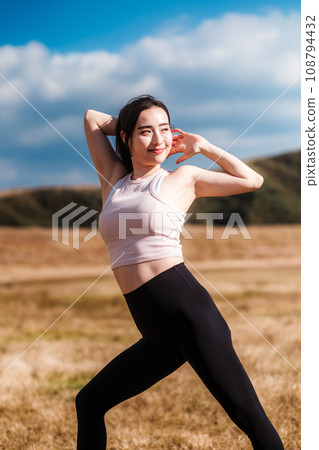 Women, Nature, Stretching, Pilates, Yoga 108794432