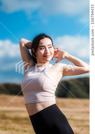Women, Nature, Stretching, Pilates, Yoga 108794433