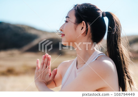 Women, Nature, Stretching, Pilates, Yoga 108794449