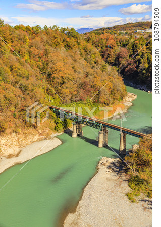天龍峽，賞紅葉的名勝 108794509