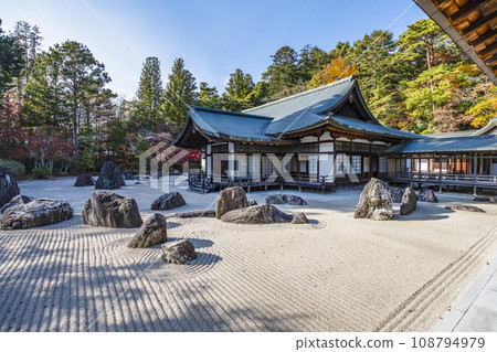 Koyasan in autumn, Kongobuji Temple and Banryu Garden Koyasan in autumn, Kongobuji Temple and Banryu Garden 108794979