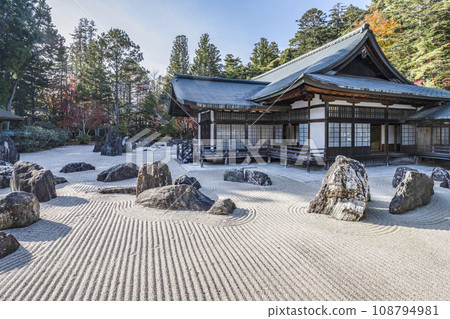 Koyasan in autumn, Kongobuji Temple and Banryu Garden 108794981