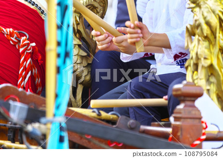 Takasaki City Takasaki Festival People riding on floats and beating drums 108795084
