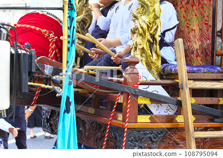Takasaki City Takasaki Festival People riding on floats and beating drums 108795094