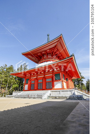 秋天的高野山、祭壇上伽藍、根本大東 108795104