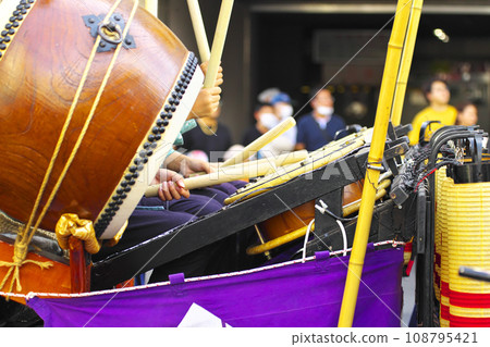 Takasaki City Takasaki Festival People riding on floats and beating drums 108795421