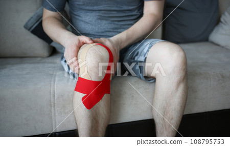 Patient with aching leg joint 108795753