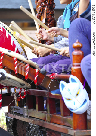Takasaki City Takasaki Festival People riding on floats and beating drums 108795801