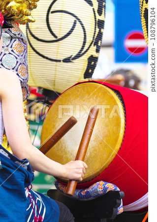 Takasaki City Takasaki Festival People riding on floats and beating drums Takasaki City Takasaki Festival People riding on floats and beating drums 108796104